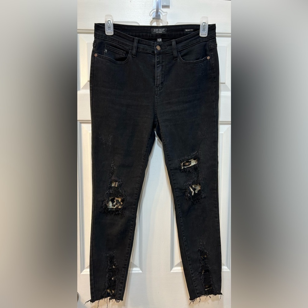 Judy Blue Skinny Fit Distressed Jeans Black Raw Hem Leopard Patch Women Sz 11/30